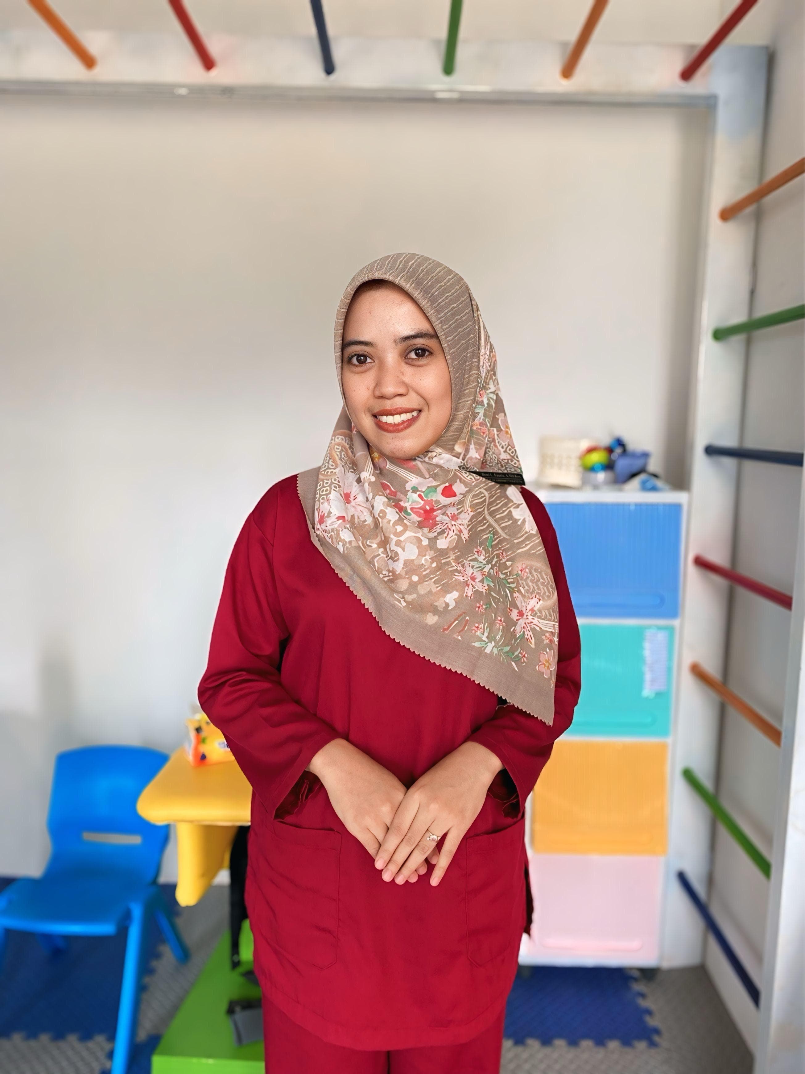 Dewi L. Fauzia, A.Md.Fis — Fisioterapis