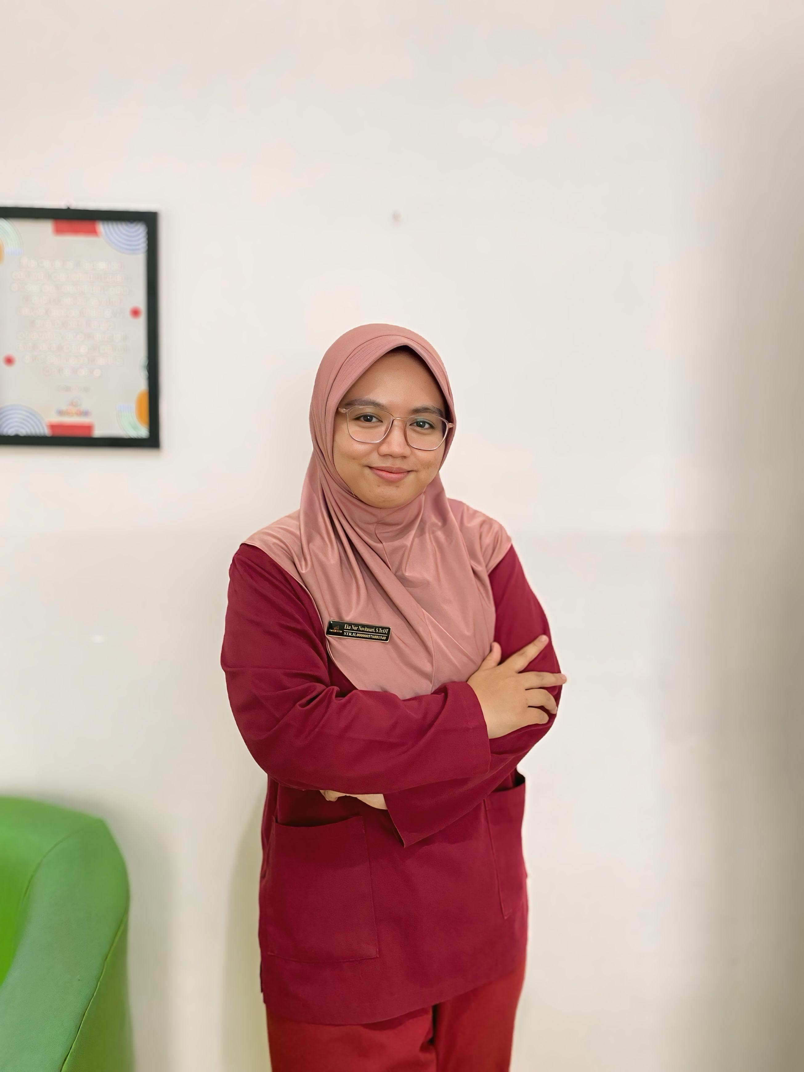 Eka Nur Novitasari, S.Tr.OT — Terapis Okupasi